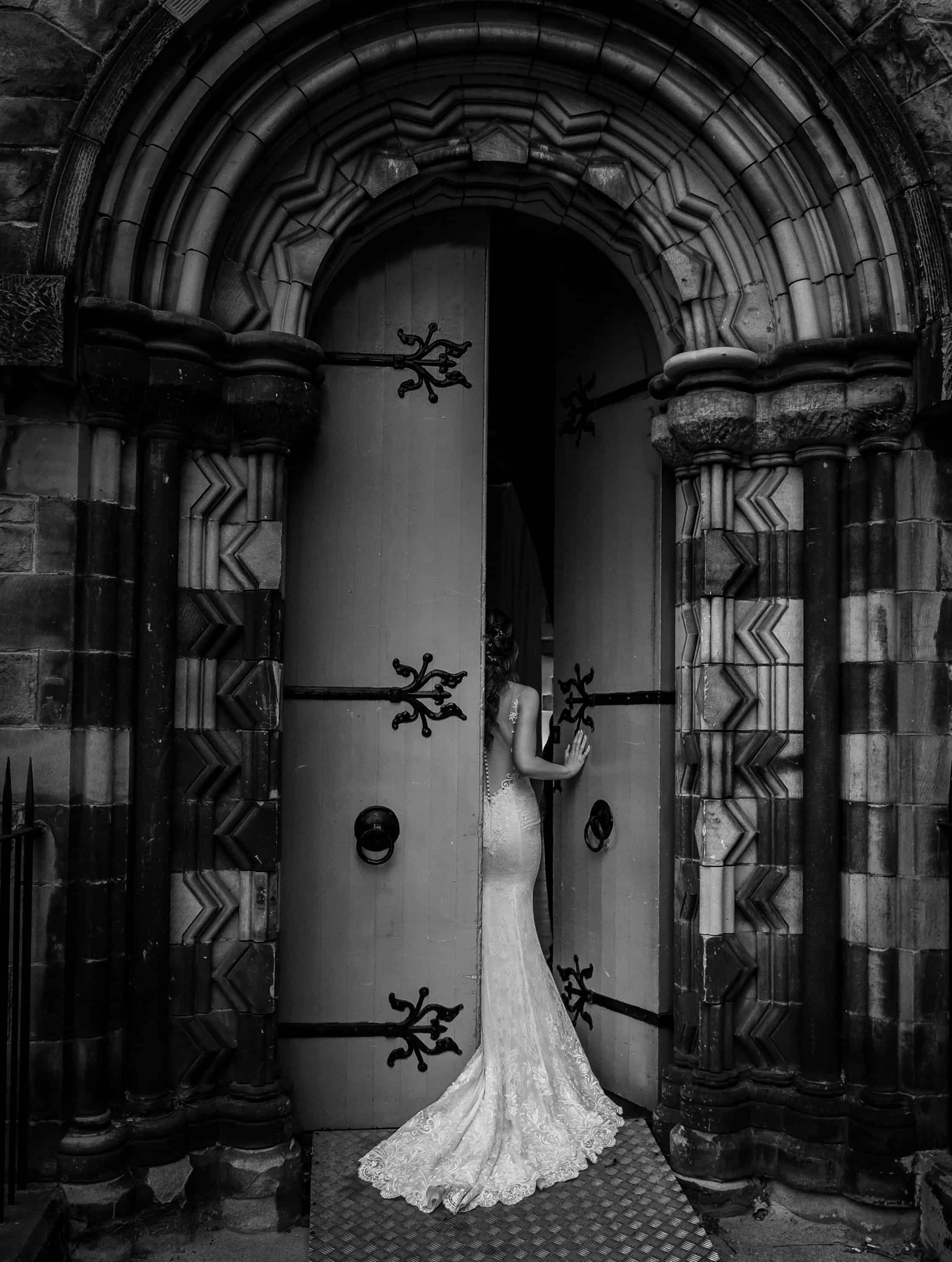 mansfield traquair wedding photo with bride and entrance